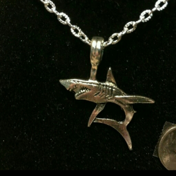 🦈  HANDCRAFTED SHARK CHARM NECKLACE  TIBETAN SILVER 18" CHAIN ✨️ - Picture 3 of 3